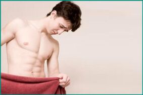 Dolore in un uomo di un uomo con prostatite