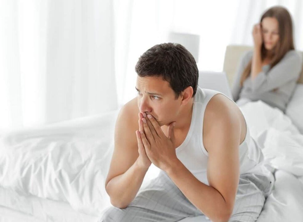 un uomo con potenza ridotta a causa della prostatite